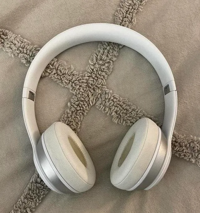 Beats Solo 3 Wireless - Image 2