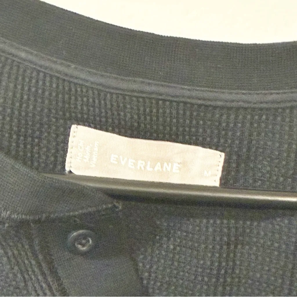 Everlane Black BOXY HENLEY IN COZY WAFFLE Size Medium - Image 4