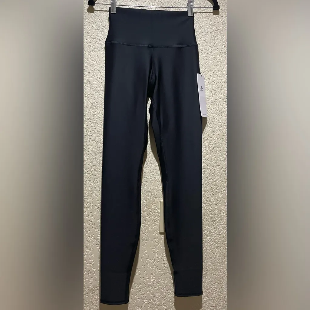 Alo Yoga NWT High Waisted Airlift Leggings in Black Size S - Image 5