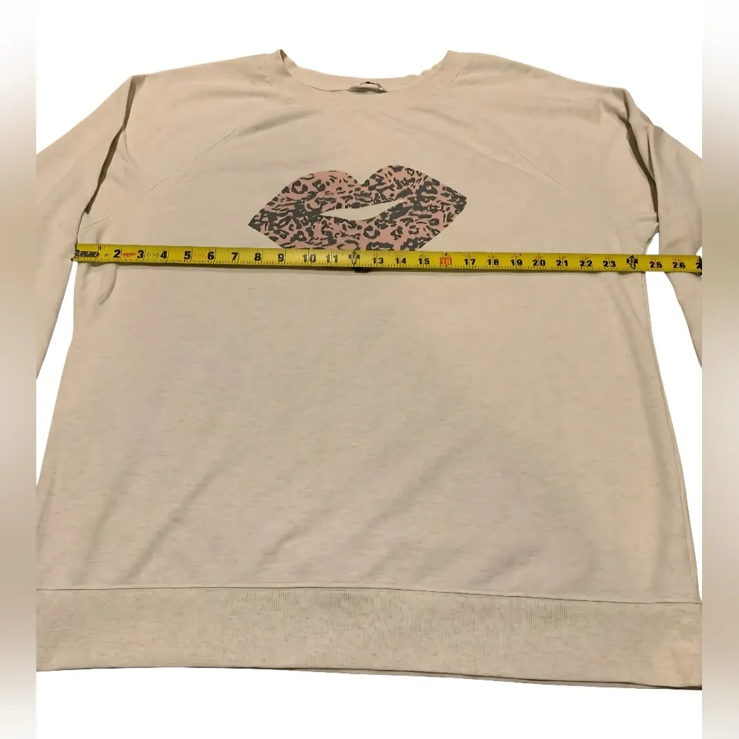 ​Wildfox Leopard Lips Oversized Sweatshirt Cream Graphic Pullover Comfy L/XL - Image 4