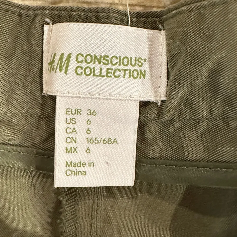 EUC H&M green military shorts with stones embellishment on pockets Sz 6 - Image 7