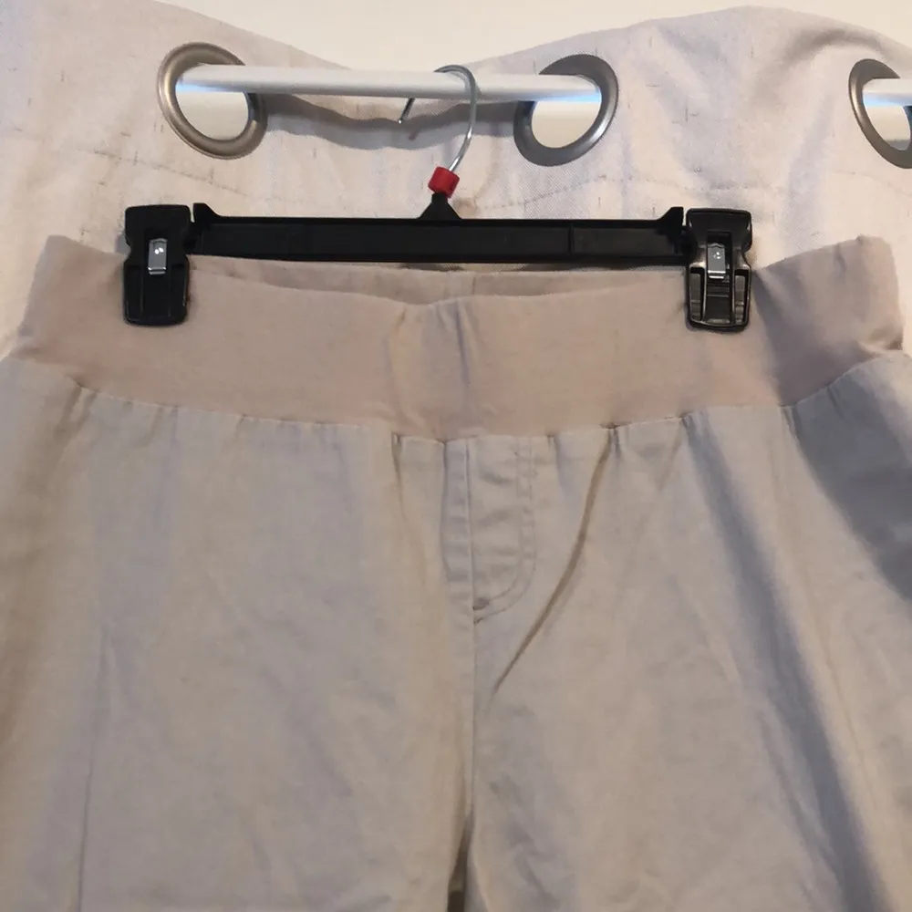 🔹 4 for $30 Oh Baby Khaki Capris Size undefined - Image 2