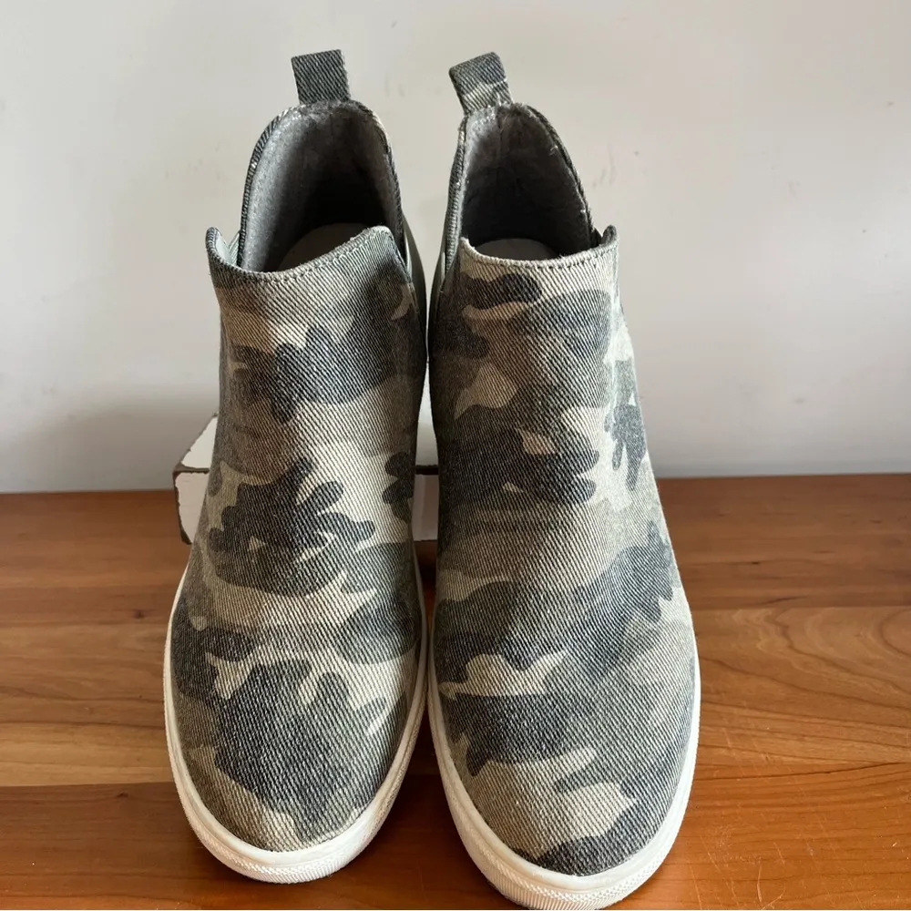 Soda Taylor Green Camo Hidden Wedge Sneakers Shoes Women's Size 7 M‎ - Image 3