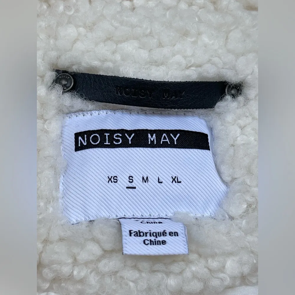 Noisy May sherpa cream cropped boxy style  size small jacket - Image 3