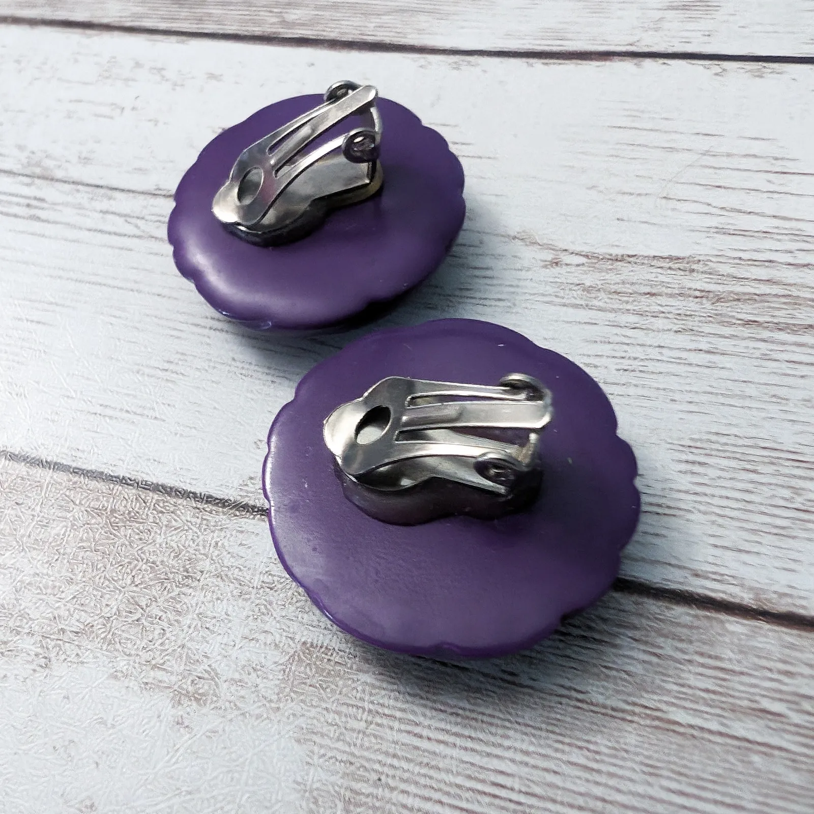 Vintage Clip On Earrings - Image 8