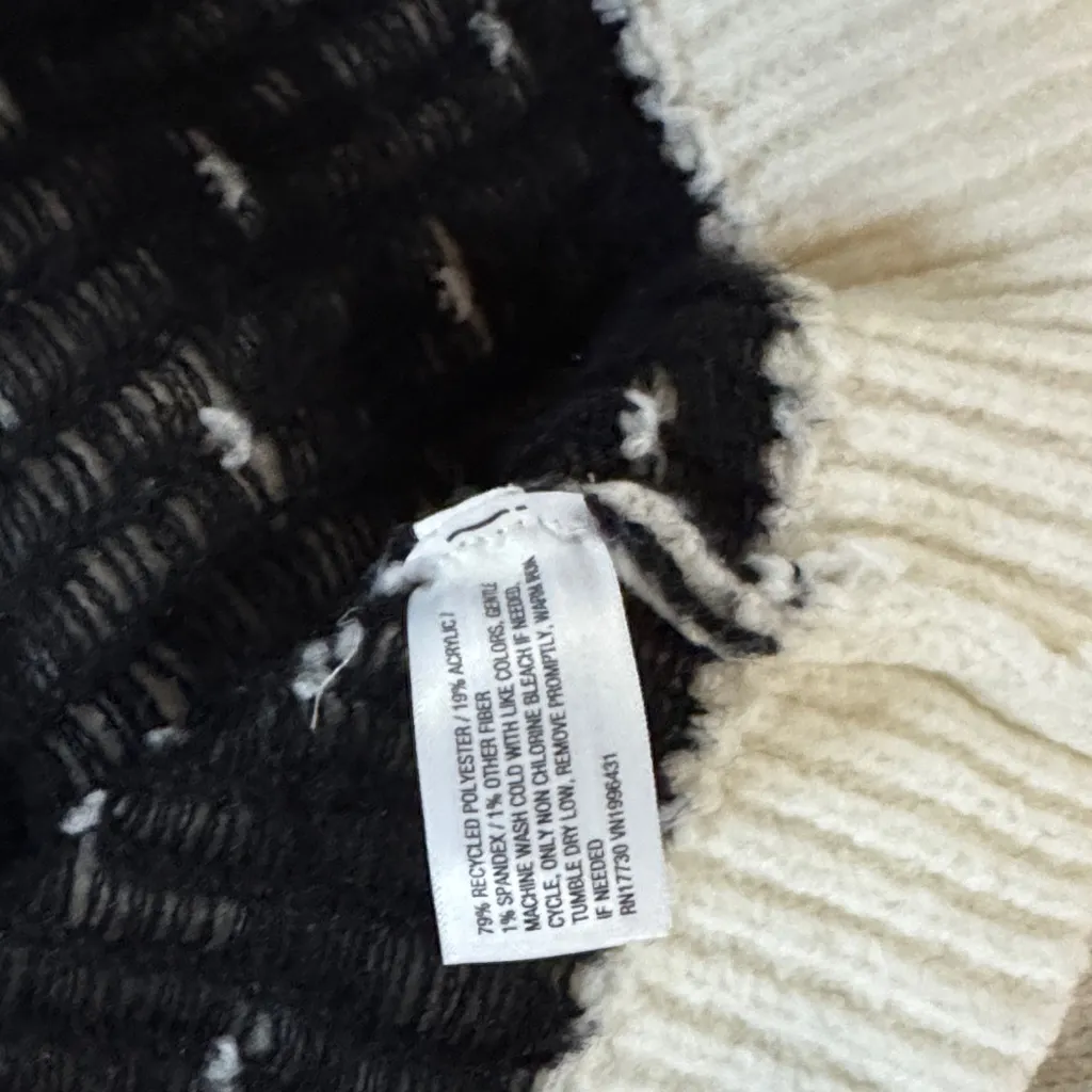 Universal Thread Black and Cream Patterned Turtleneck Sweater - Image 7