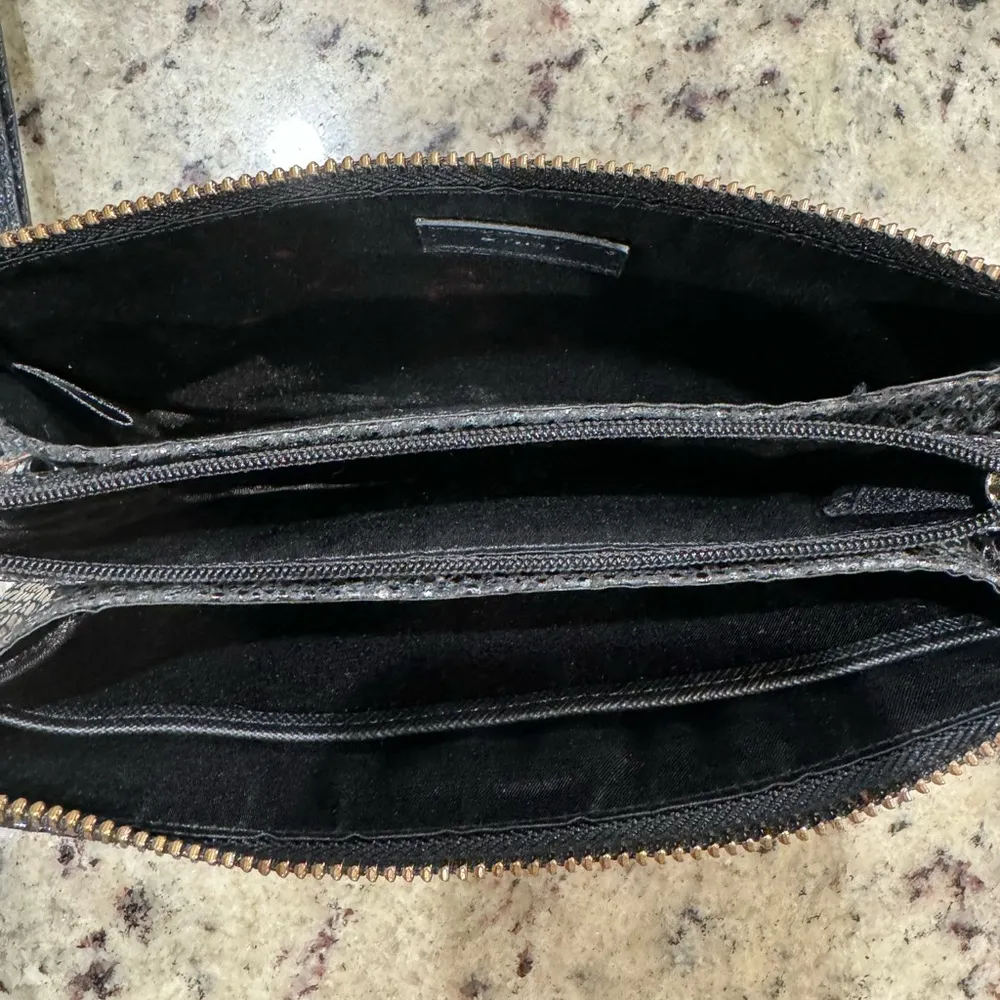 DKNY Wristlet Wallet Faux Snakeskin Leather‎ Clutch - Image 5