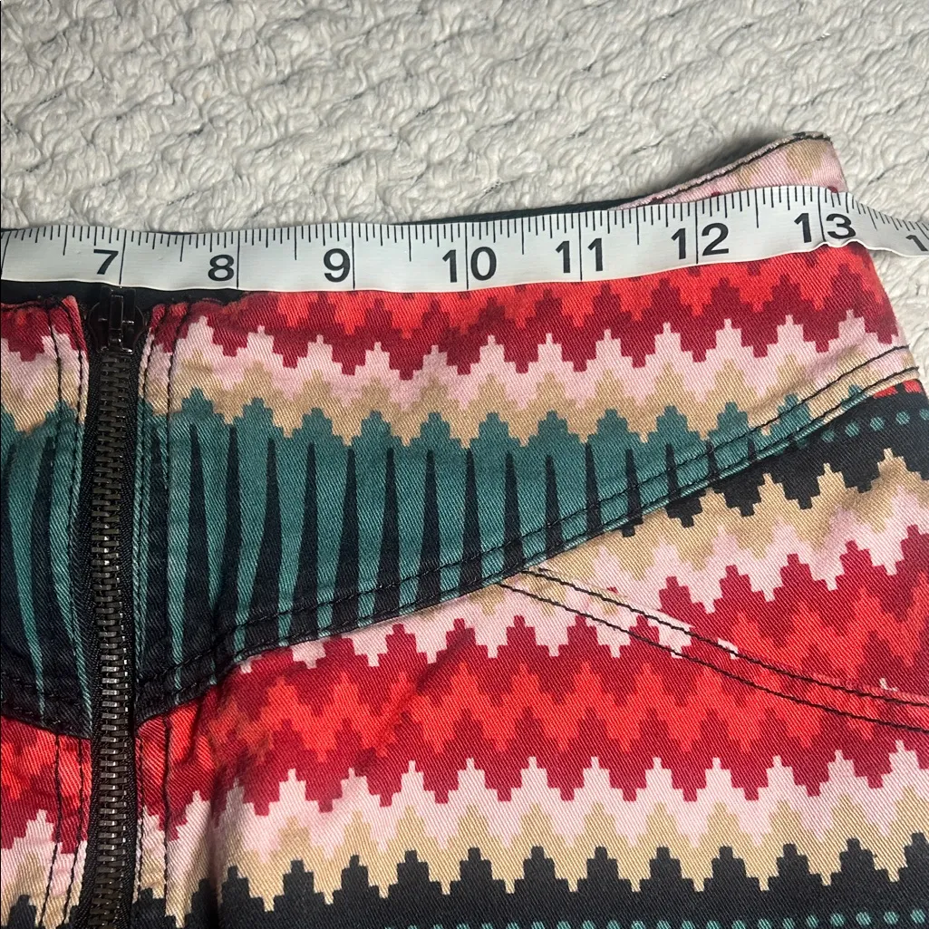 Divided Multicolor Geometric Skirt with Zipper - Image 3