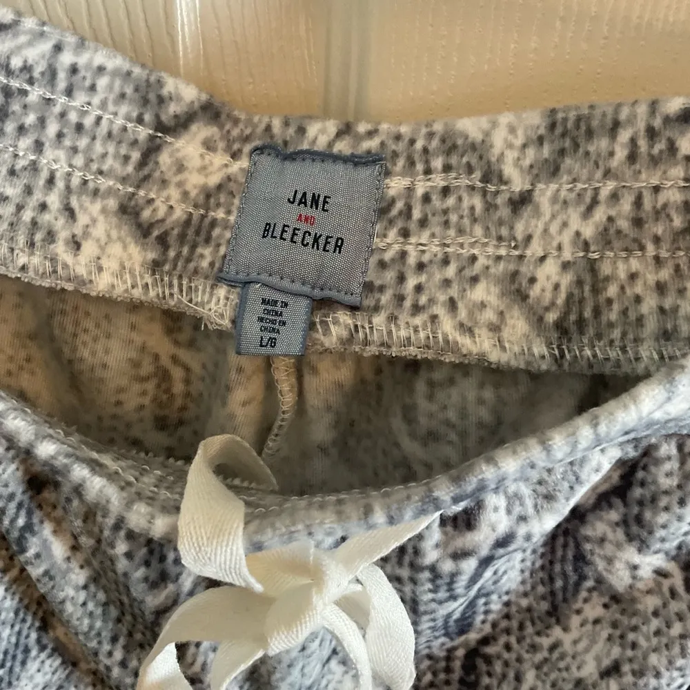 Jane and Bleecker Ladies Cozy Fleece Gray Lounge Pajama Set size large - Image 4