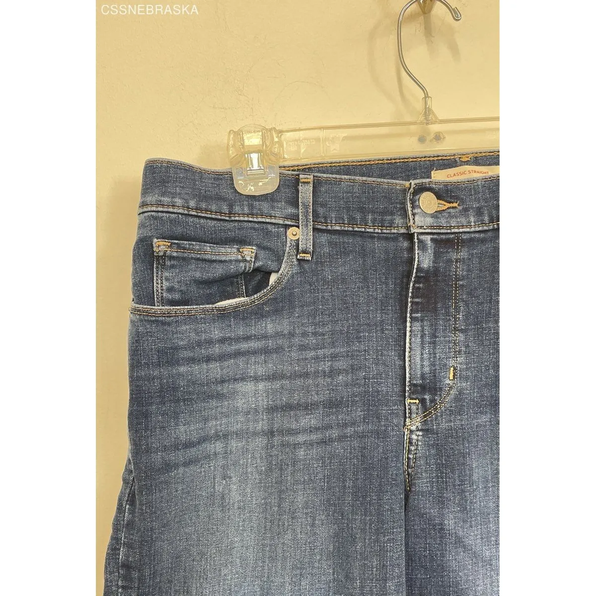 Women's Levi's Classic Straight Blue‎ Jeans - Size 12 - Image 2
