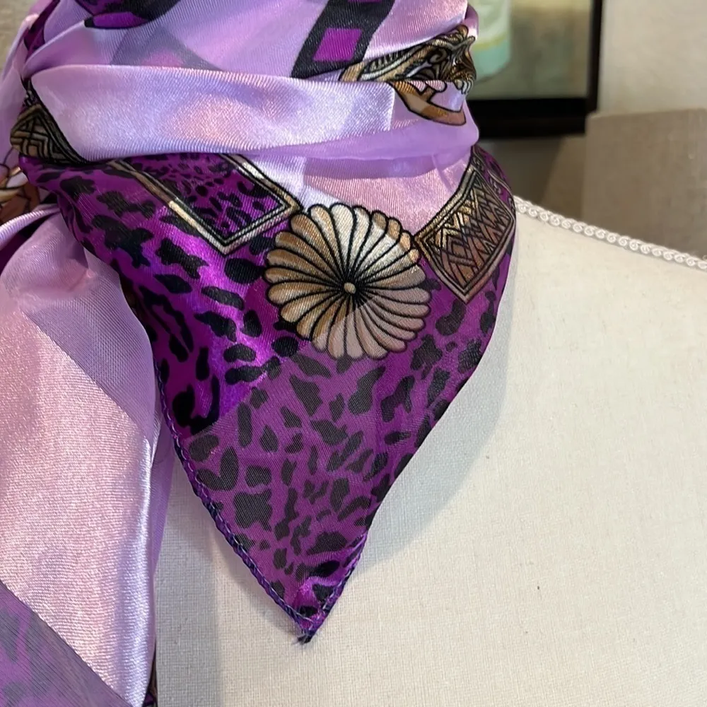 Purple Black Leopard Print Pattern Scarf Gold Tone Chains Sz 36” x 36”  Lavender - Image 15