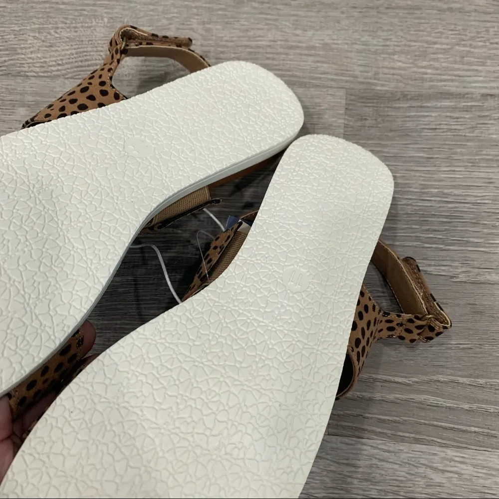 Universal Threads Women's Natalie Easy Closure Strap Sport Sandals - Universal Thread - Size 11 - Image 4