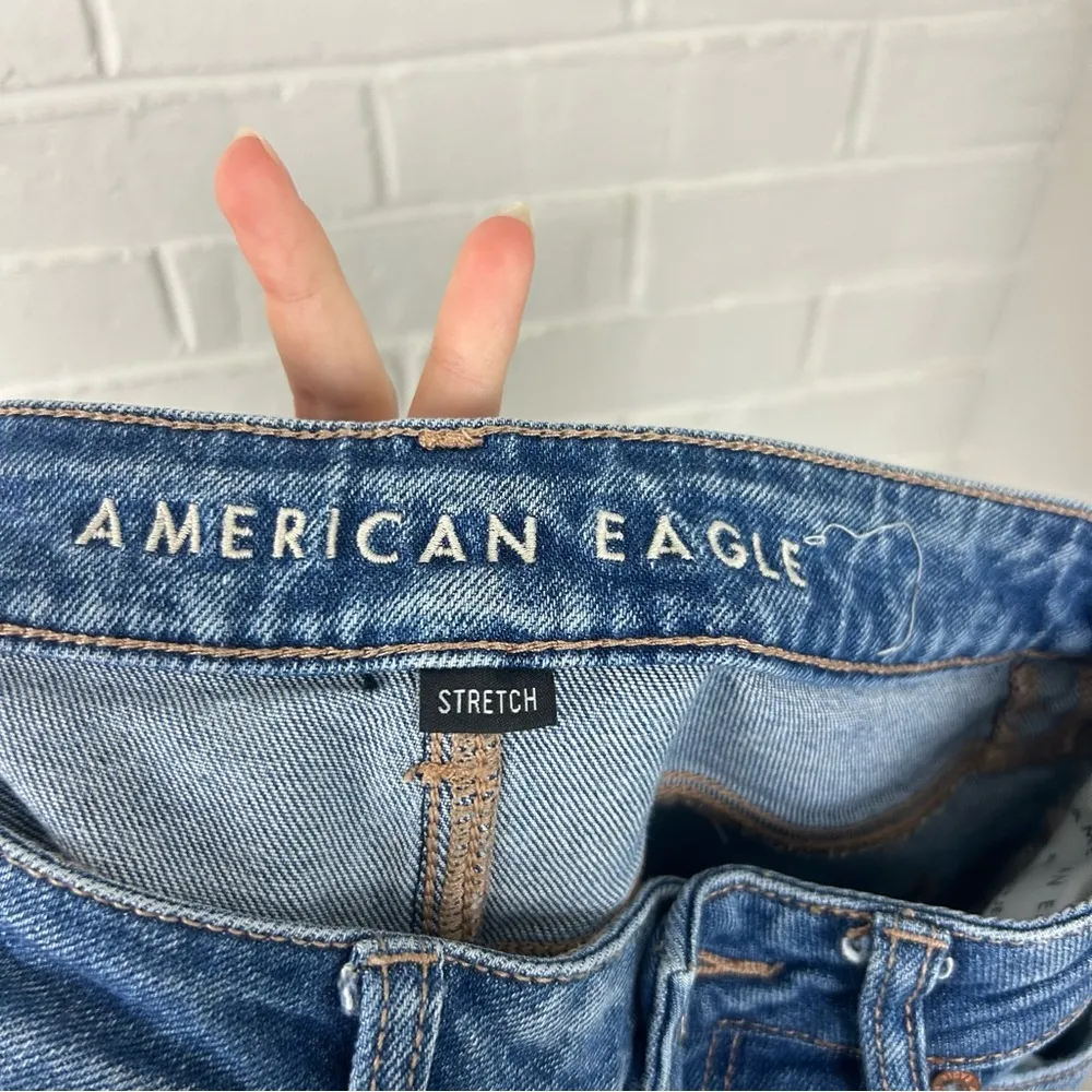 American Eagle High Rise Mom Straight Distressed Jeans Size 6 - Image 2