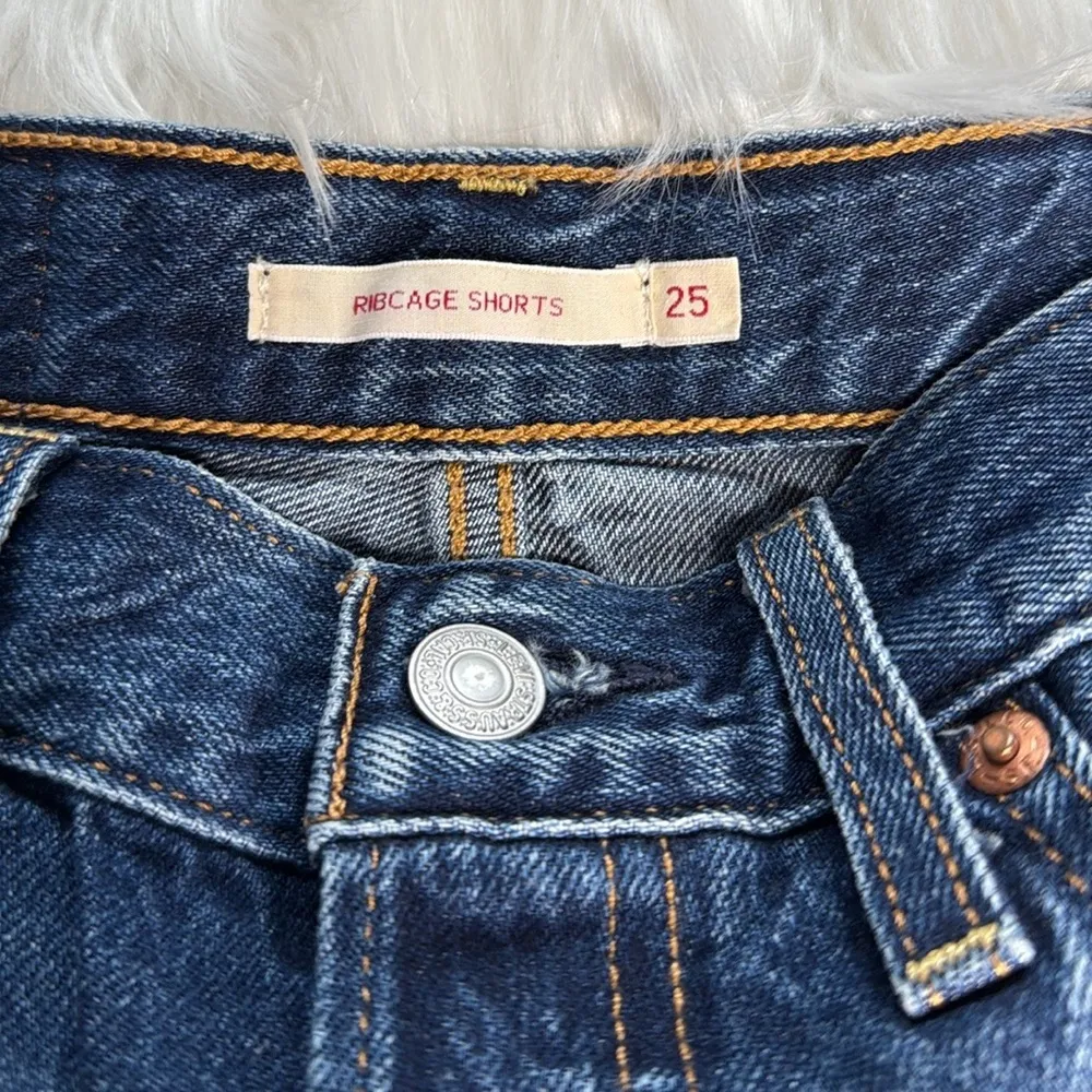 Levi’s Ribcage Noe Five Cut Offs - Image 4