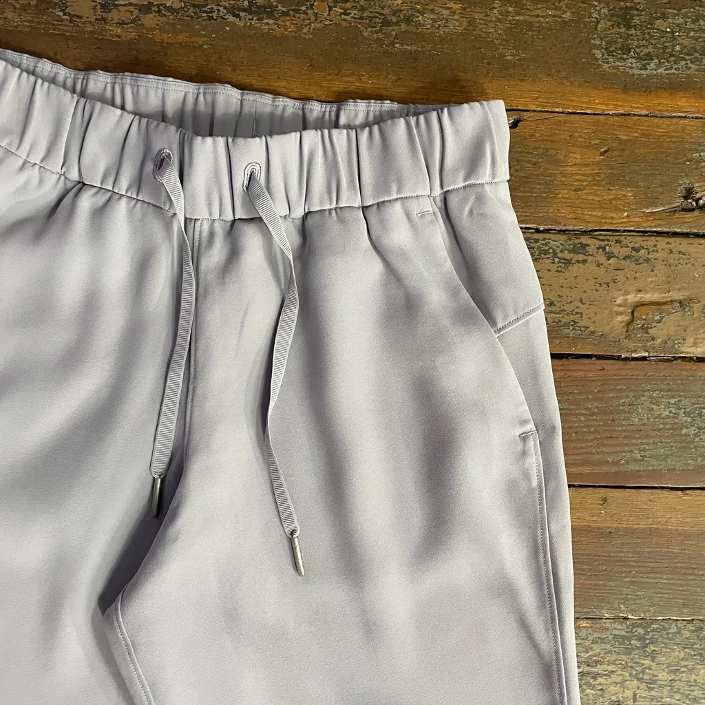 Lululemon Keep Moving 7/8 Pant Light Grey Travel Relaxed - Sz 4 🧡🎀 - Image 12