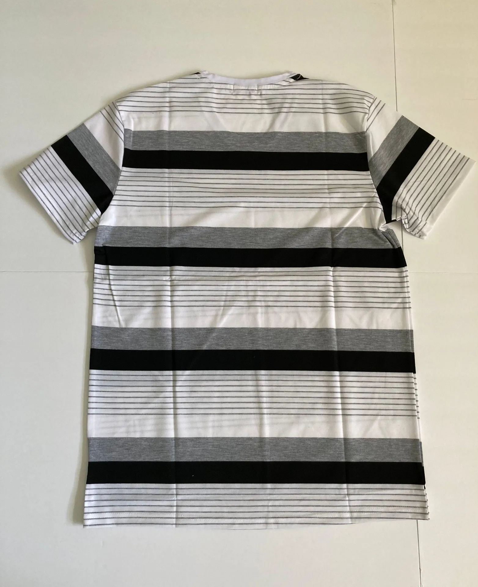 Fashion Short Sleeve T-shirt Size XL - Image 2