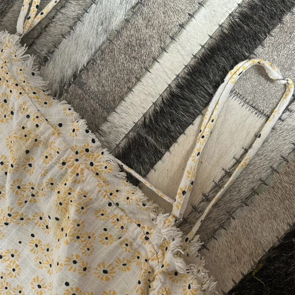 Urban Outfitters Daisy Printed Romper Size Small - Image 6