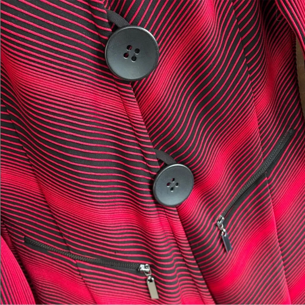 Like New Joseph Ribkoff Long Line Striped Button Front Jacket Top Red Black Sz 6 - Image 5