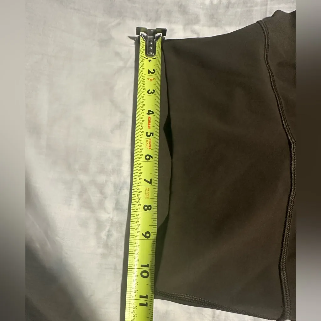 Lululemon olive green women capri Leggings size 4 - Image 7
