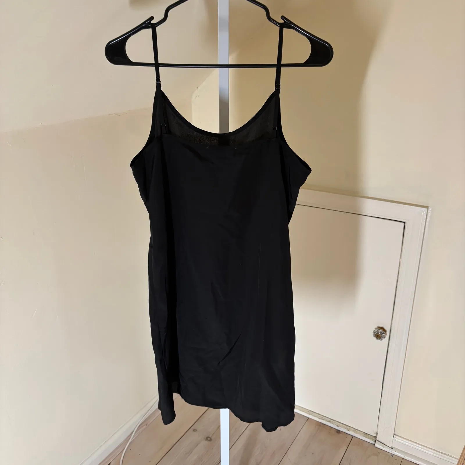 Loft NWOT Black Spaghetti Strap Slip Tank Size Medium Petite - Image 4
