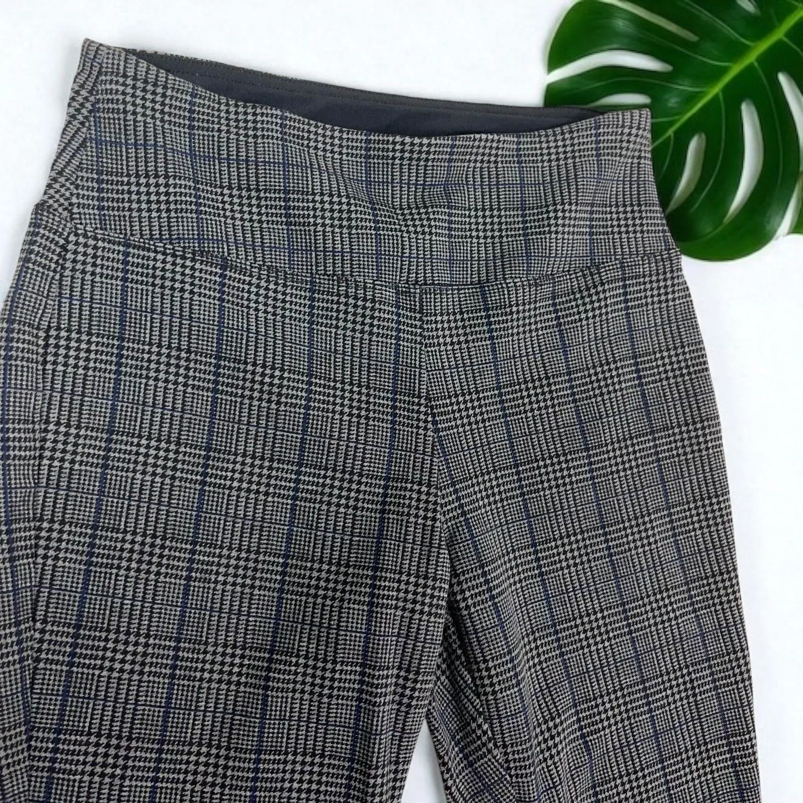 Three Dots High Rise Leggings in Mini Houndstooth Plaid Check - Image 7