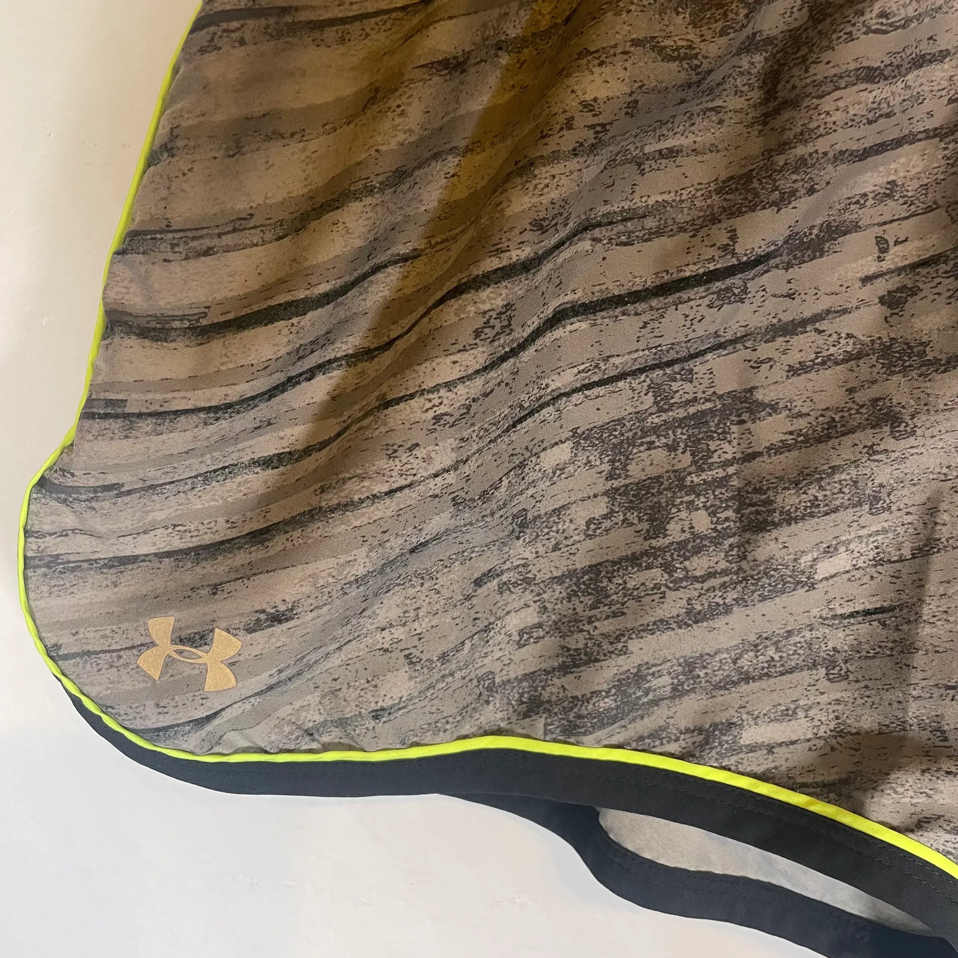 Women’s Heat Gear Fitted Running Shorts Gray/Black Size SP - Image 3