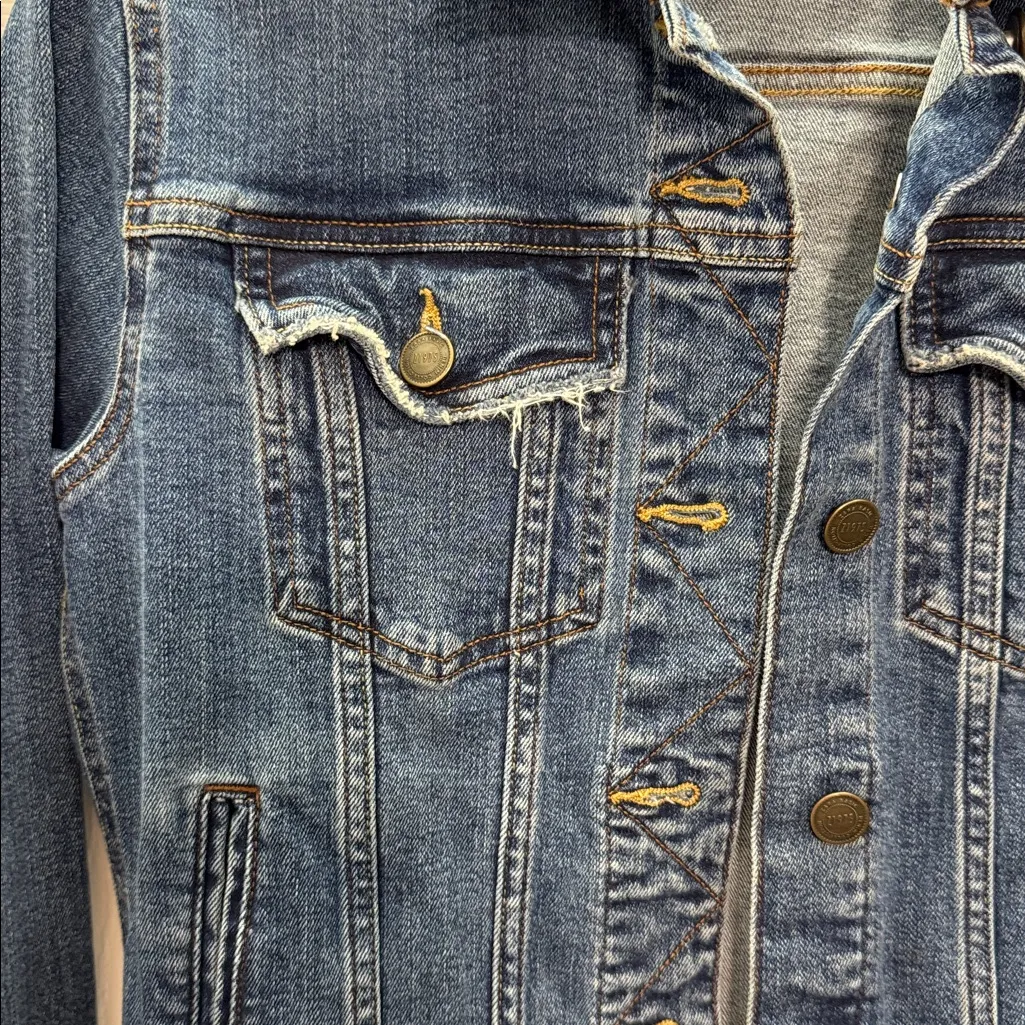 ZARA Distressed Classic Jean Jacket - Image 5