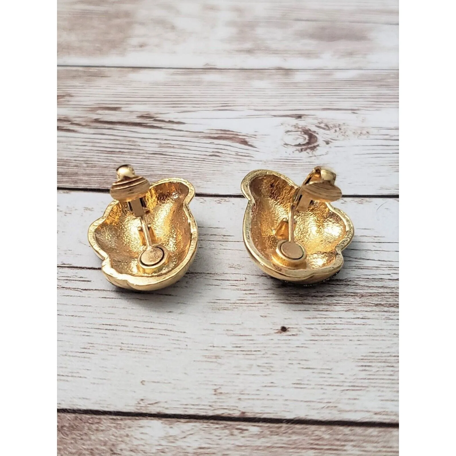 Vintage Clip On Earrings - Image 4