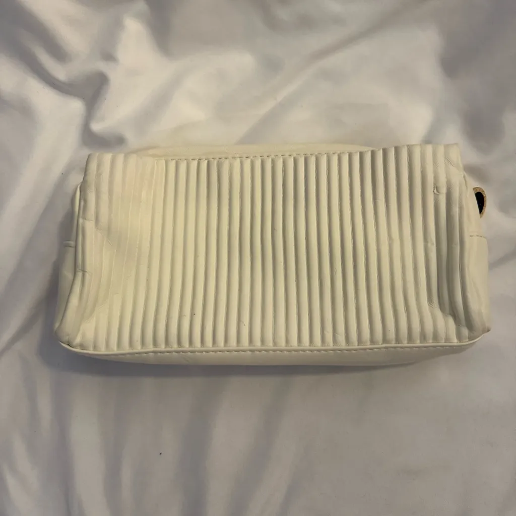 NWOT Bvlgari Faux Leather Fluted Cosmetic Bag - Image 5