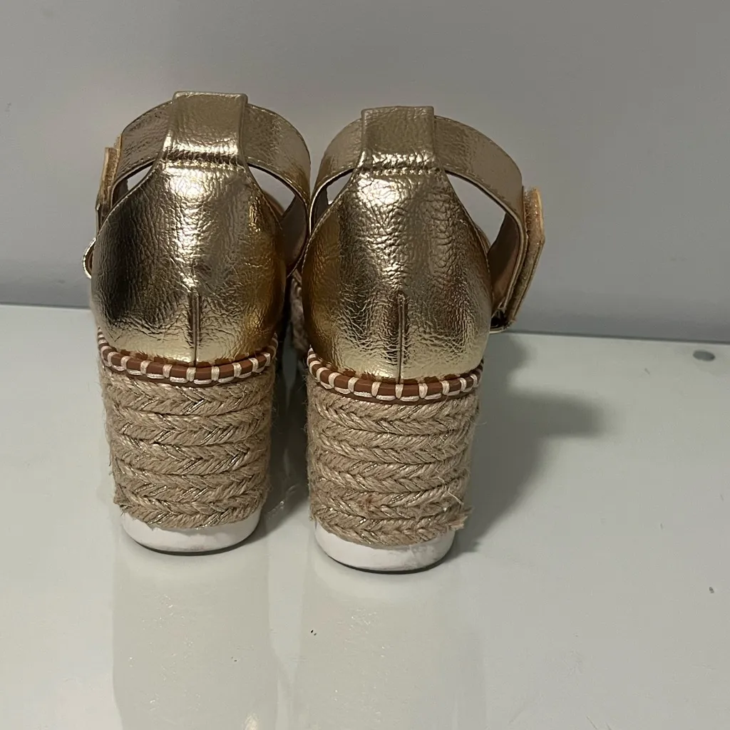 Versona Metallic Gold Wedge Sandals - Image 4
