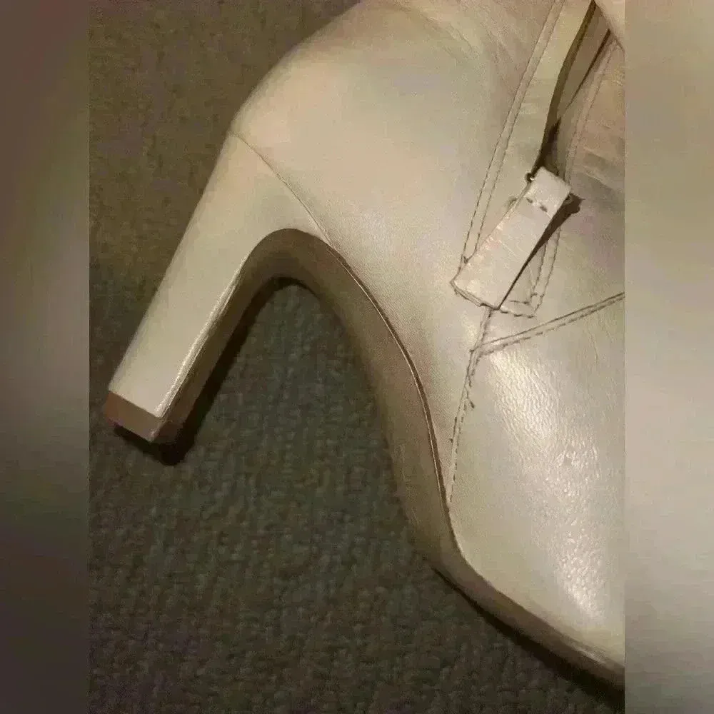 Cream Heeled Booties size 6.5 - Image 5
