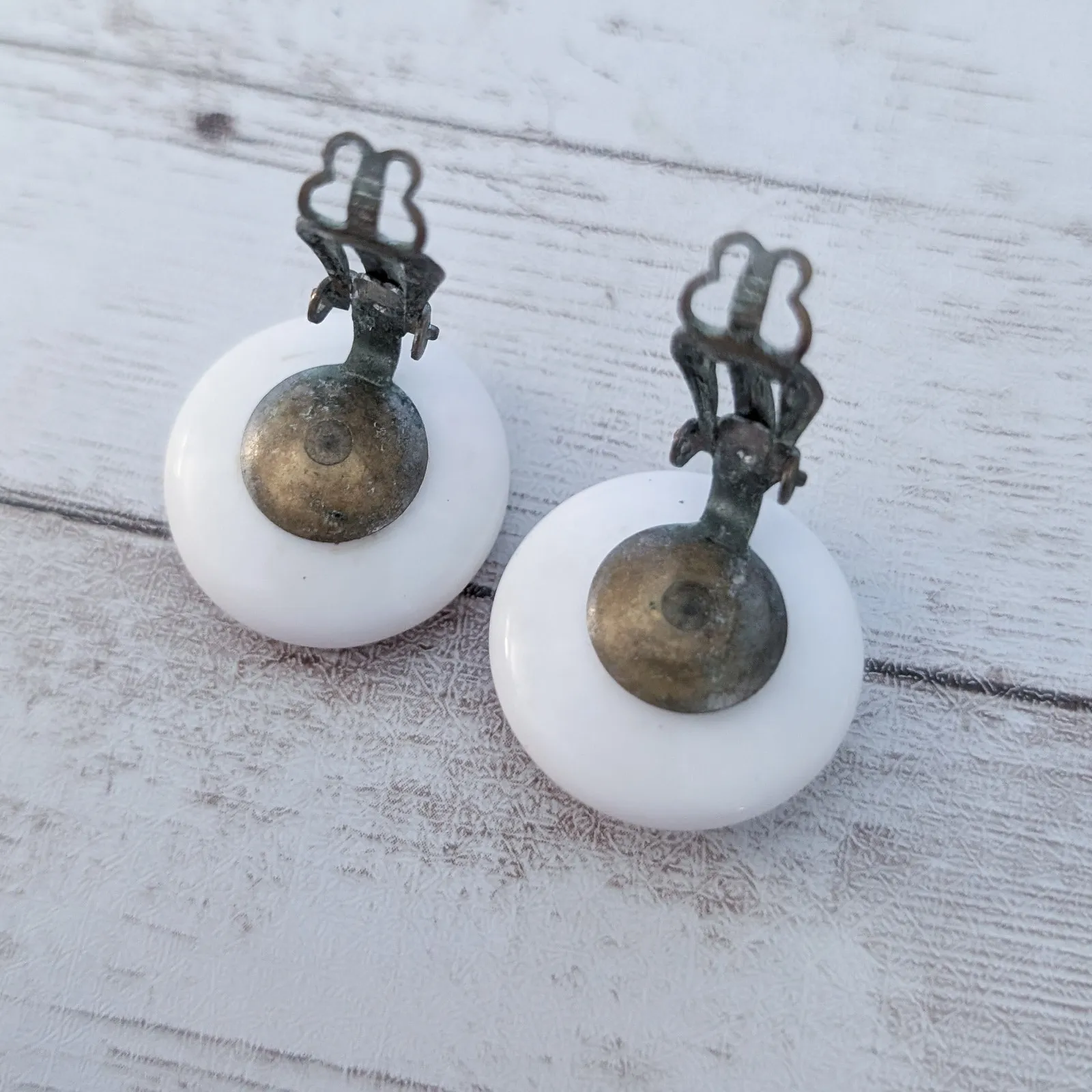 Vintage Clip On Earrings Retro Earrings White - Image 7