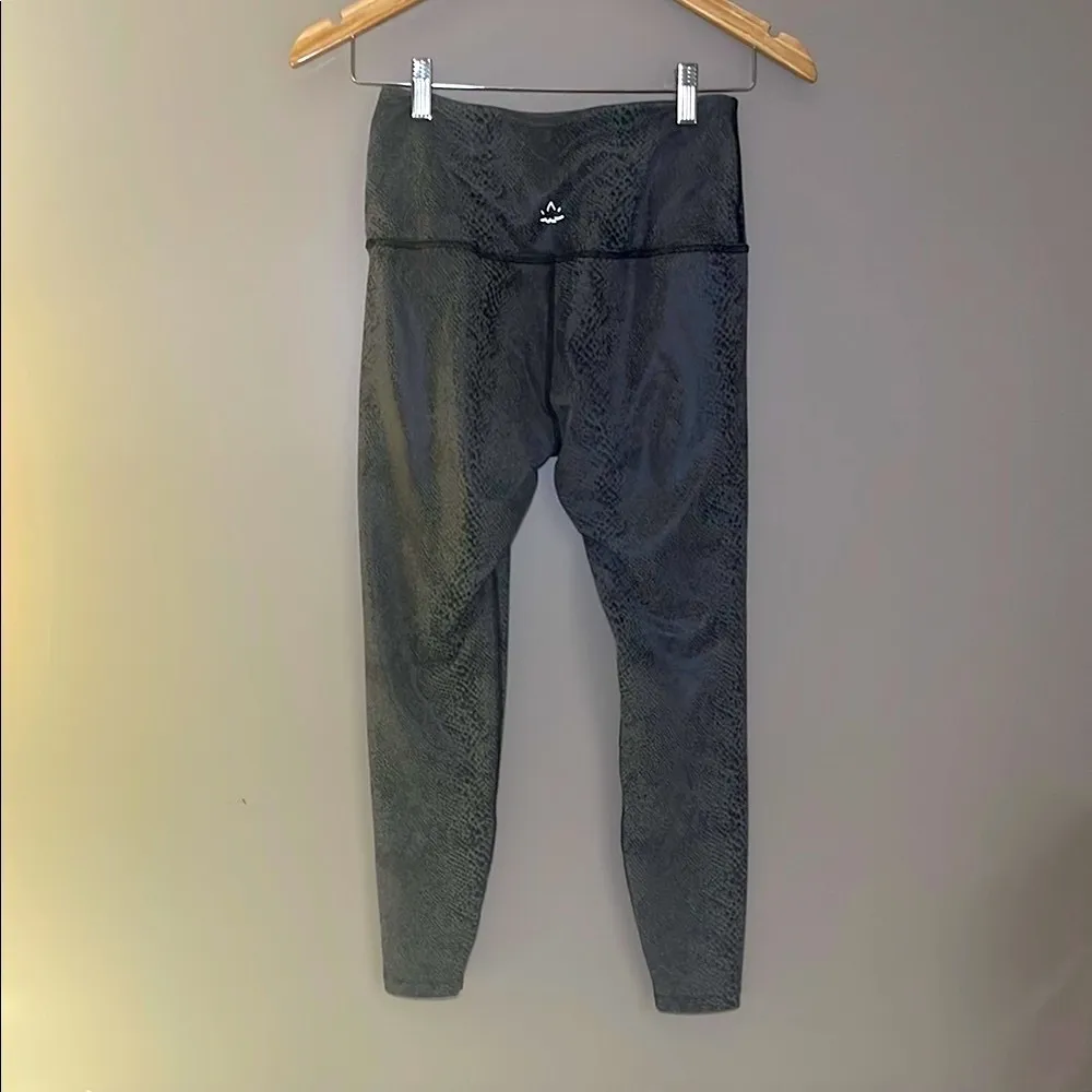 Beyond Yoga Viper Snake Skin Pattern High Waisted Midi Leggings Medium - Image 2