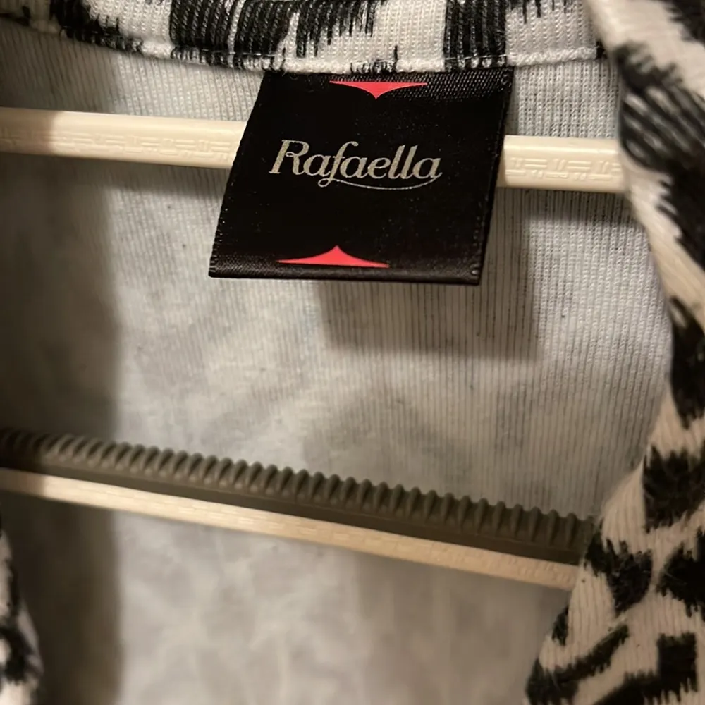 EUC Rafaella Aztec print Cardigan XL - Image 2