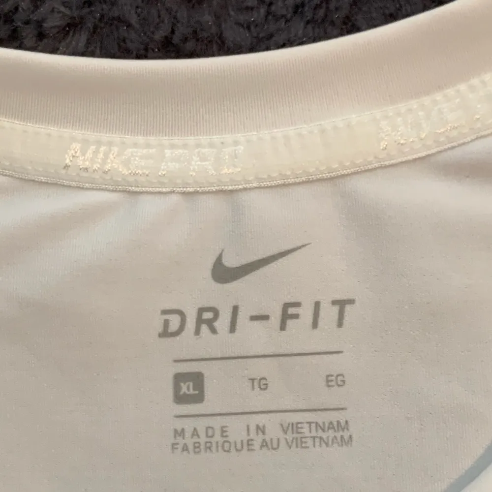 Nike Muscle Shirt - Image 6