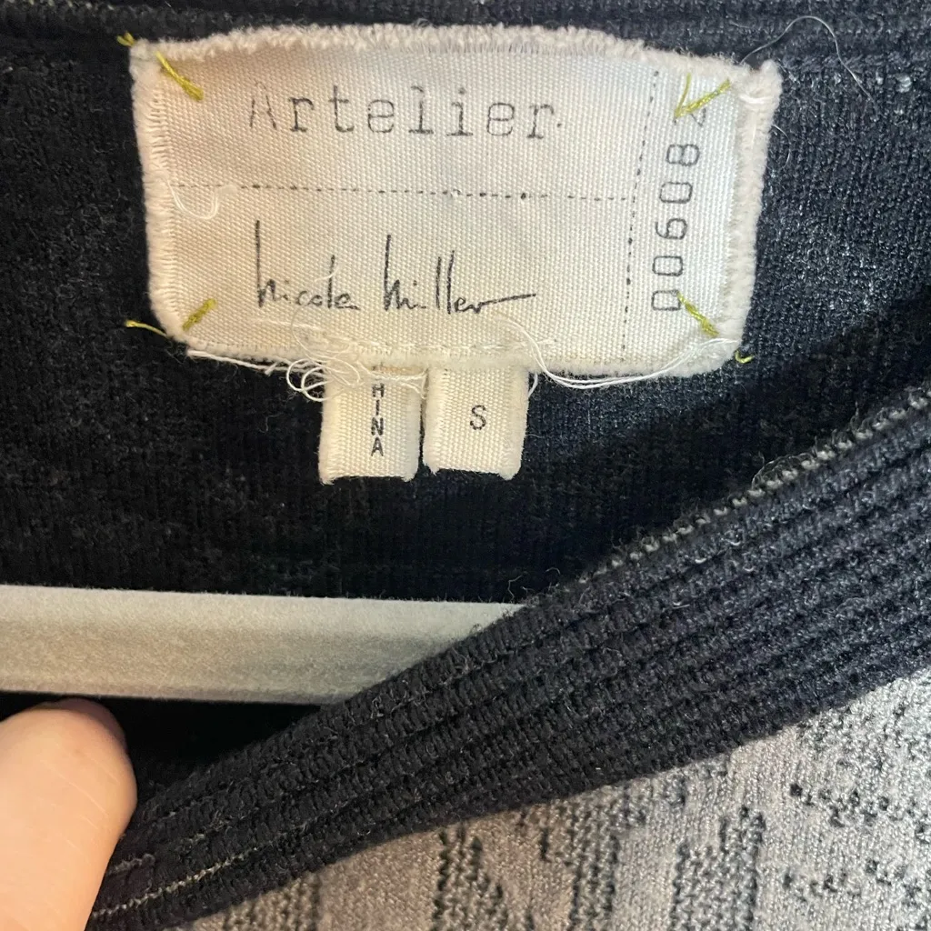 Nicole Miller Elegant Crewneck Sweater with Intricate Pattern Gray - Image 5