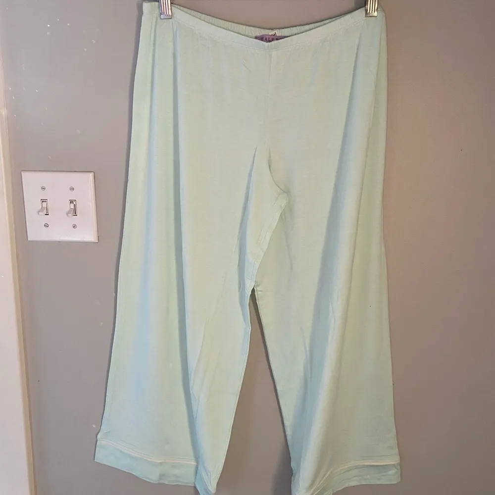 Hale Bob 2 piece classic pajamas medium in mint green with white piping detail. - Image 5