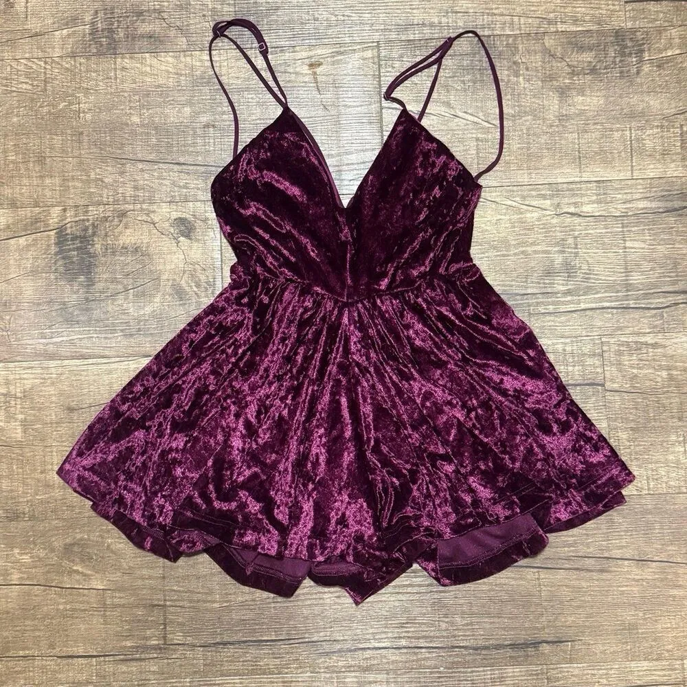 Sam Edelman crushed velvet burgundy maroon romper - Image 4