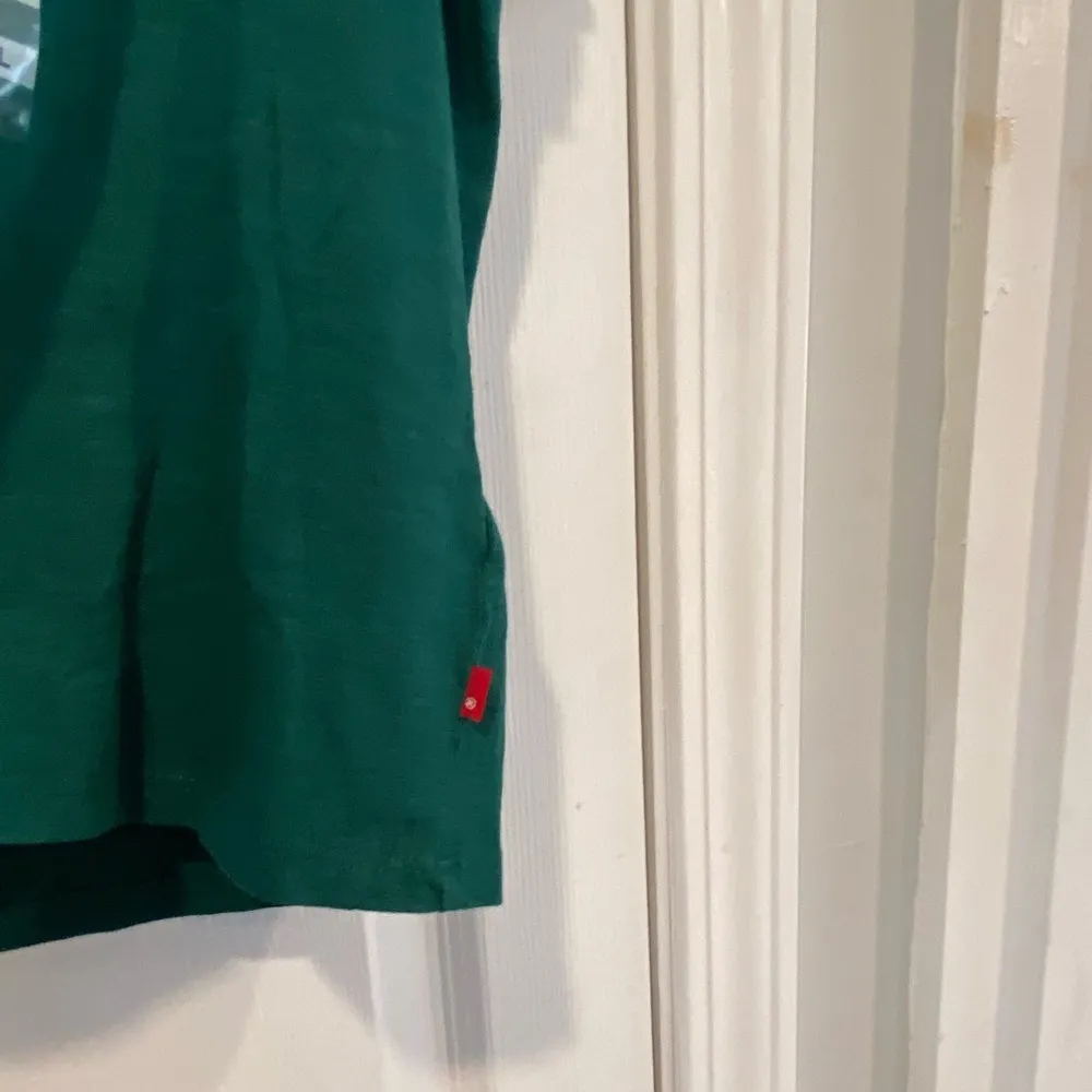 NWT Levi’s Size XL We Come In Peace Green Cotton Cropped Short Sleeve Tee Shirt - Image 4