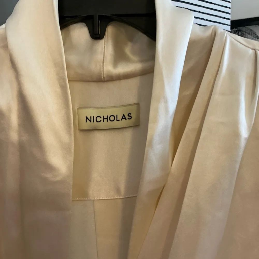 NICHOLAS Cream Satin Blouse with Belt White Size undefined - Image 4