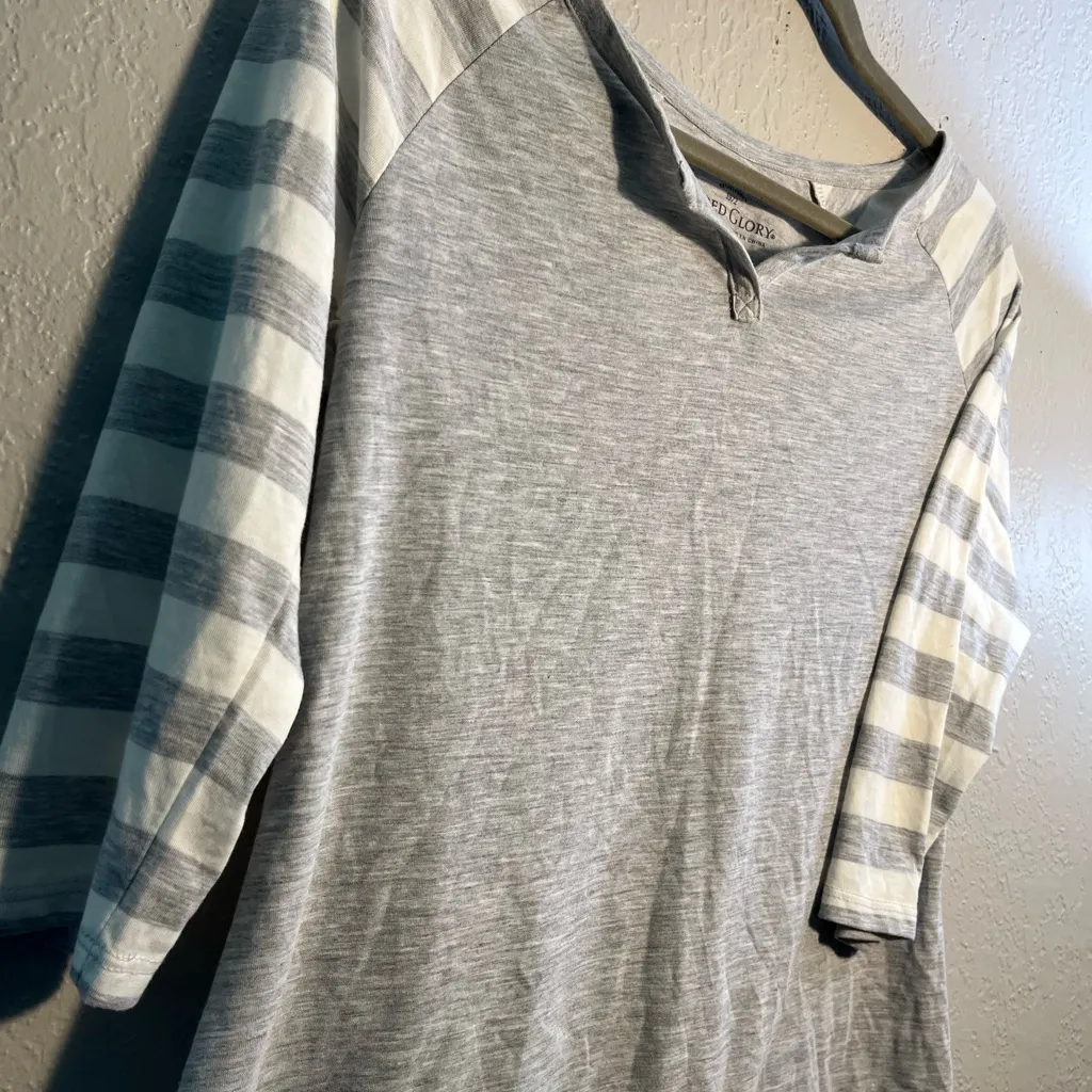 Faded Glory Gray and White Long Sleeve Tee 1/4 Collared V Neck Top SZ S T Shirt - Image 3