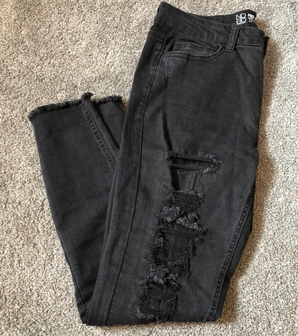 No Boundaries Ripped Jeans - Image 5