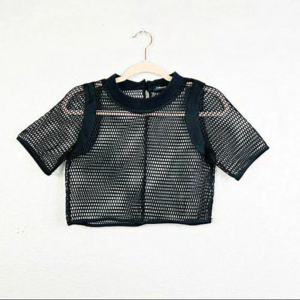FOREIGN EXCHANGE‎ Black Fishnet Crop Top Size Small - Image 3