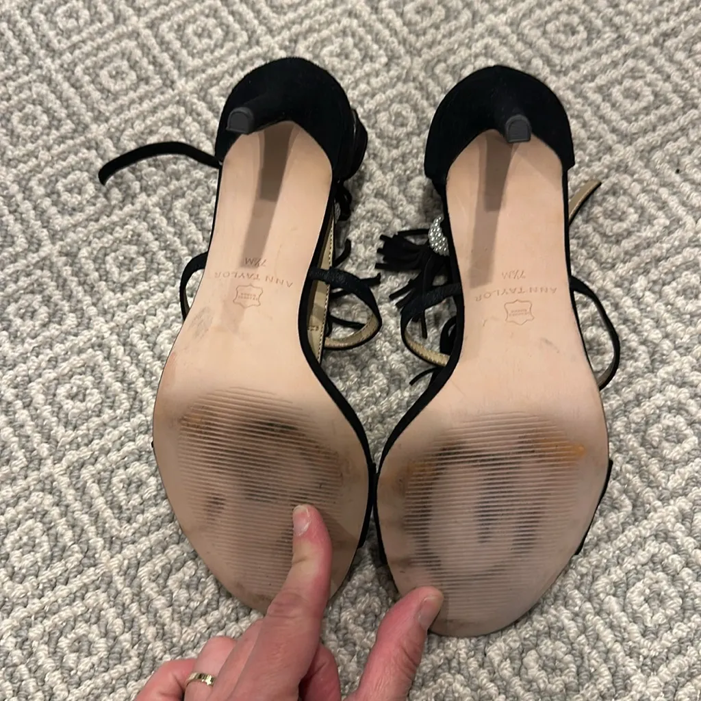 Ann Taylor 7.5M black Suede 4” heel bracelet sandal. Fun tassels with pearls - Image 9