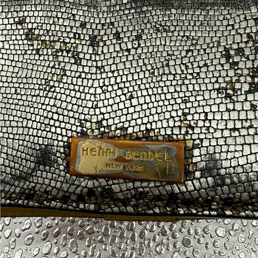 Henri Bendel Metallic Silver Pebbled Black Saffiano Leather Phone & Card Wallet - Image 2