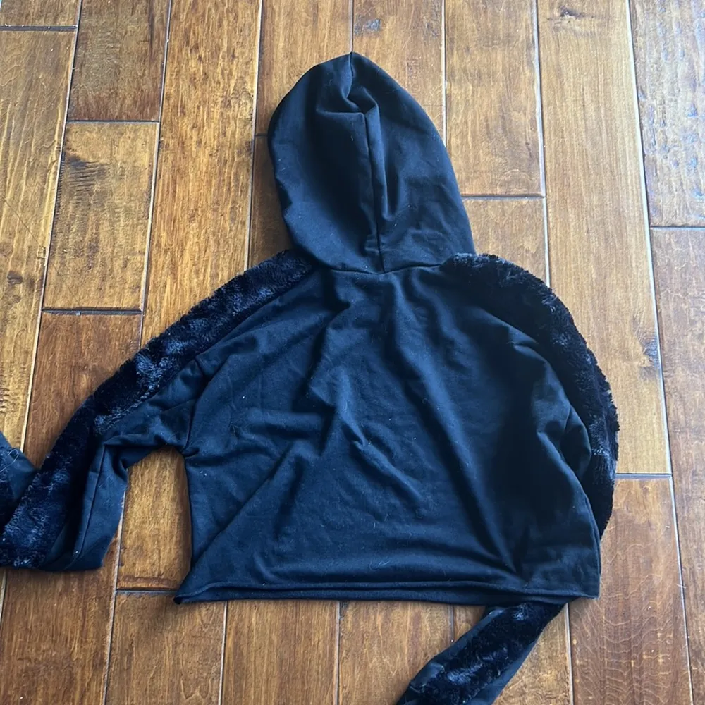Black Cropped Fuzzy Hoodie - Image 4