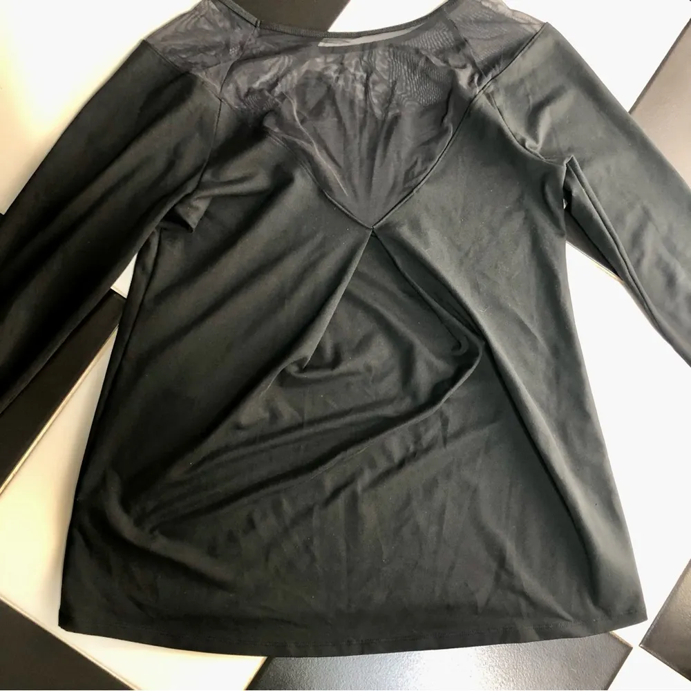 Flashdry Mesh Top Long Sleeve Draped Detail Split Back sz Medium - Image 9