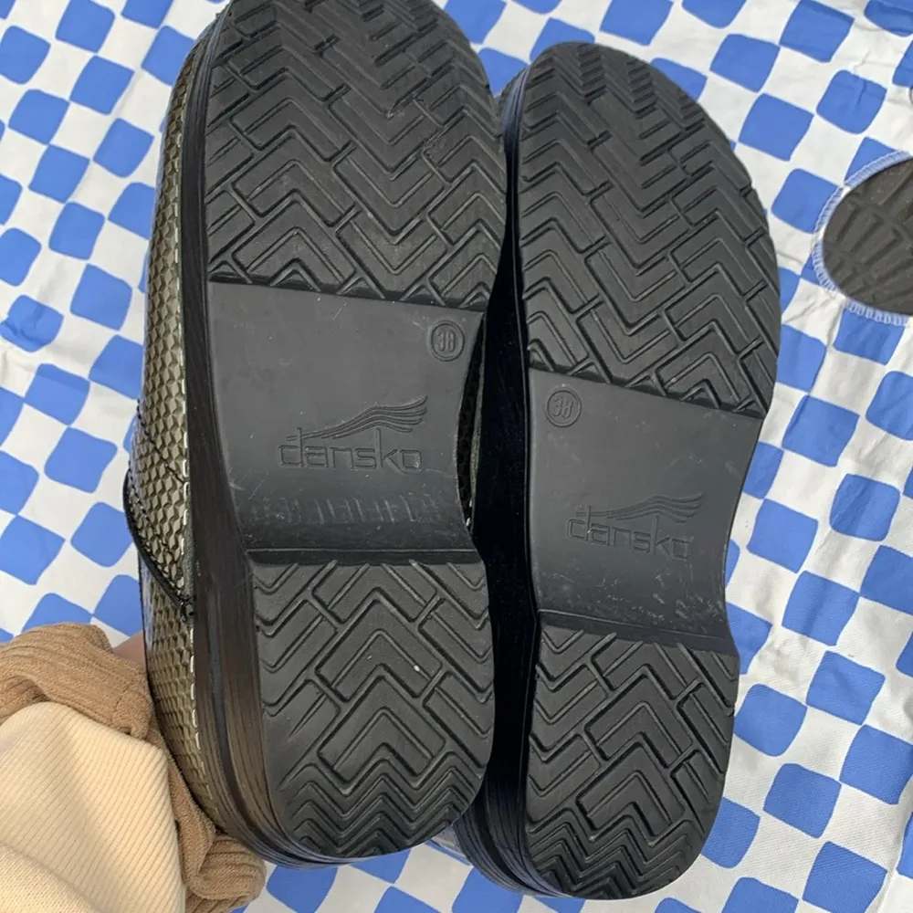 Dansko Green Metallic Clogs Size 38 - Image 6