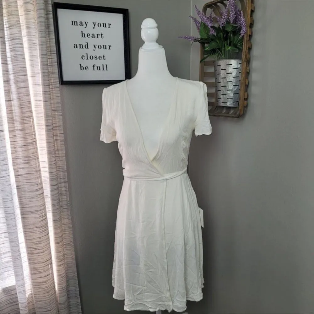 NWT lulus white wrap dress L - Image 4