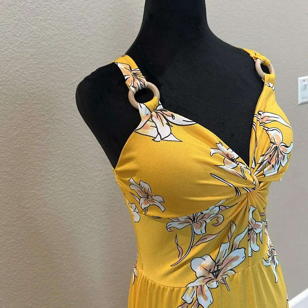 Yellow maxi dress with floral print, V-neck top and side split - Image 4